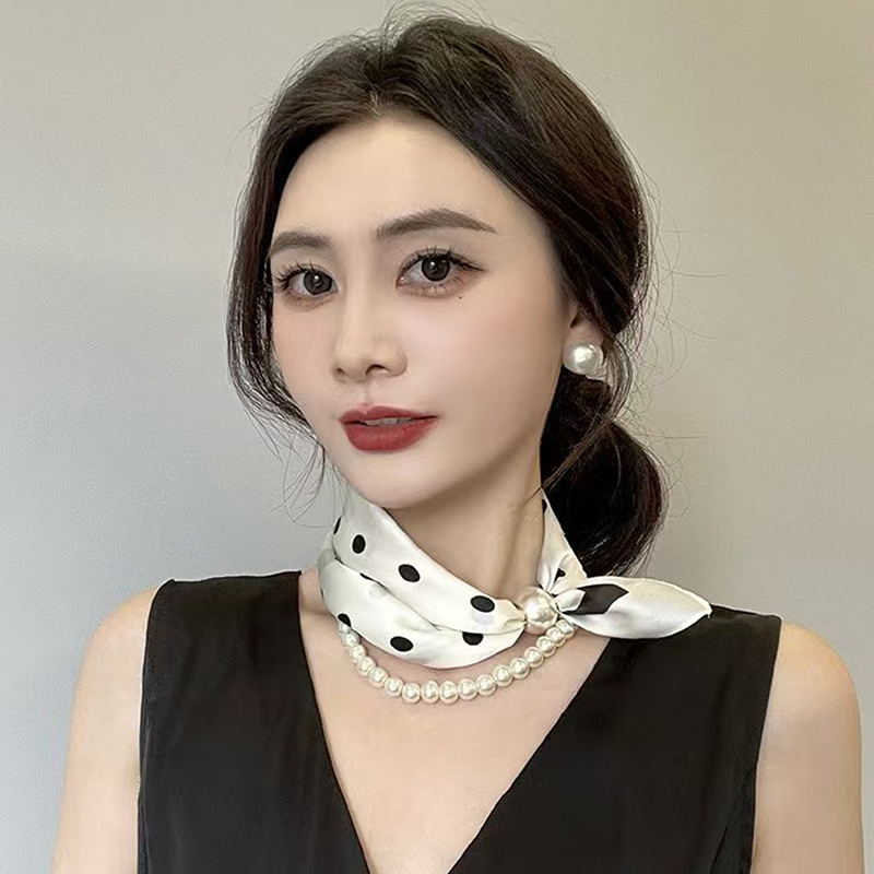 Атласный шейный платок с жемчу – обзор и цена Pearl Trim Chain